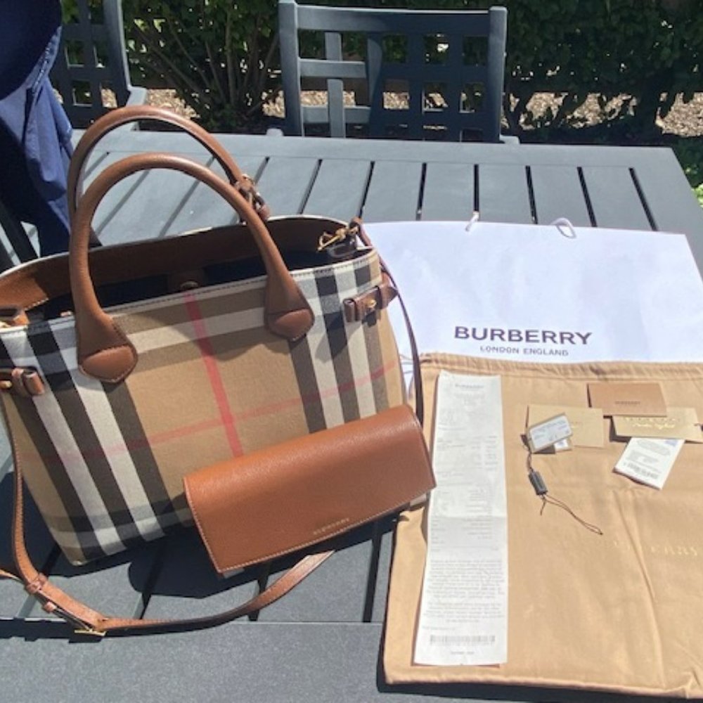 Burberry purse and matching wallet, authentic